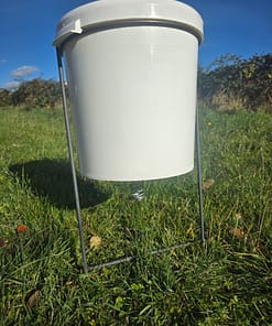 Fasanenfütterung - Set mit Metallgestell für die Maisfütterung (9cm Spirale), Volumen 30 Liter