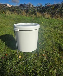 Alternative view of Fasanenfütterung - Set mit Metallgestell für Mischfutter, gebogene Spirale, Volumen 30 Liter