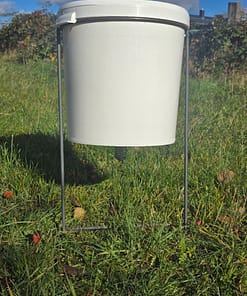 Fasanenfütterung - Set mit Metallgestell für die Getreidefütterung (6cm Spirale) - 30 Liter