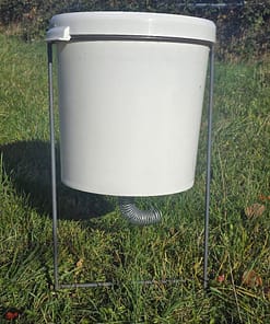 Fasanenfütterung - Set mit Metallgestell für Mischfutter, gebogene Spirale, Volumen 30 Liter